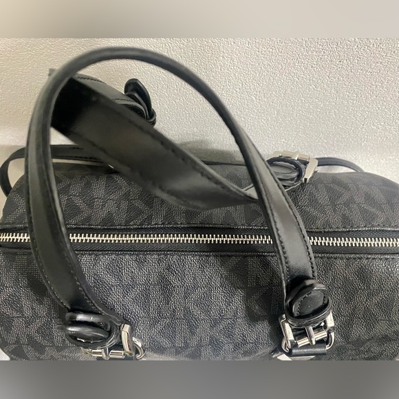 SOLD!! Michael Kors Grayson Medium Chain Signature Satchel, Wristlet, & Dust Bag - Picture 8 of 14